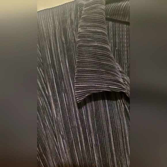 NWT Boohoo Plus Plisse Twisted Shirt. Size 24 - Picture 8 of 11